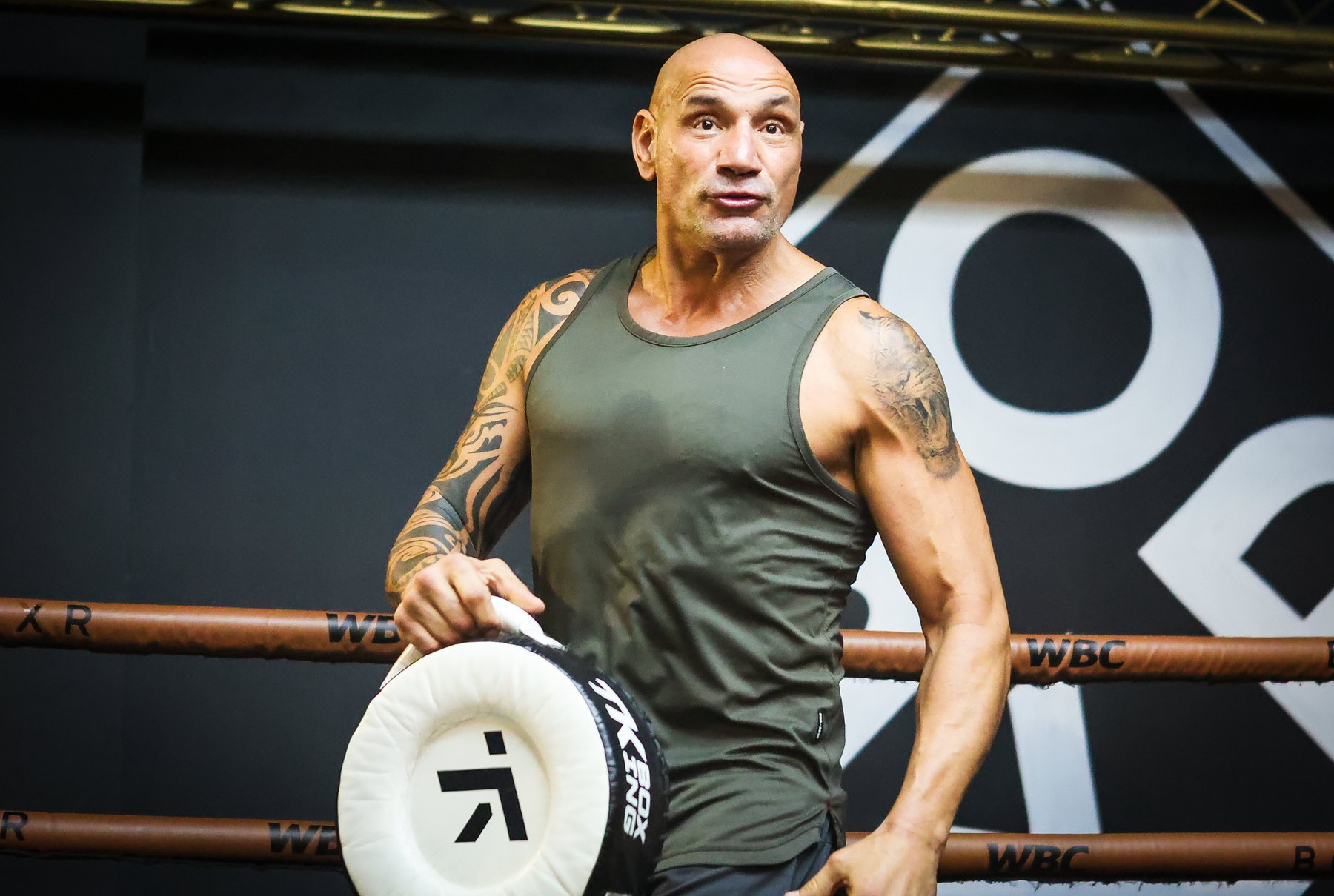 Donato De Martiis coaching a fighter in the ring